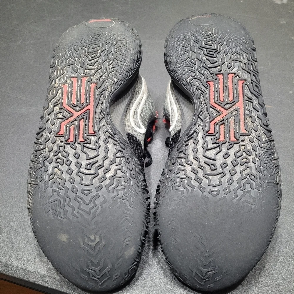 Nike Kyrie Low 4 Bred Black‎ University Red Sneakers Men's Size 8